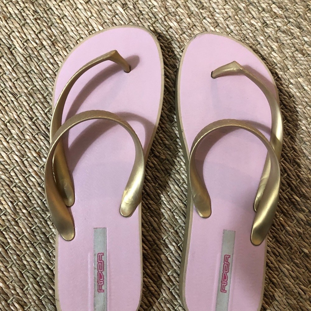 Grendene Rider flip flops. Size 10.